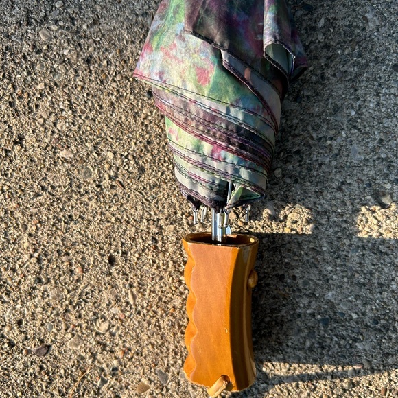 VINTAGE SALAMANDER (1992) POLYESTER WATERCOLOR PRINT WOOD HANDLE UMBRELLA - Picture 11 of 16